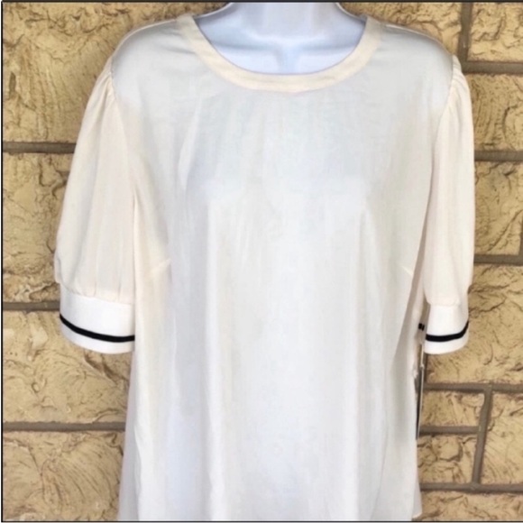 COURT & ROWE Short Sleeve Tipped Rib Trim Blouse
Size 2X - Picture 10 of 13
